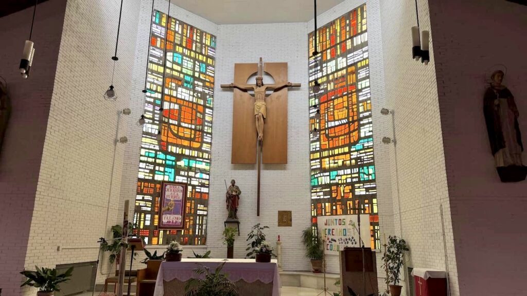 Altar de la parroquia san Bernabé
